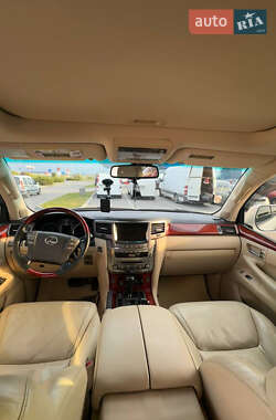 Позашляховик / Кросовер Lexus LX 2008 в 