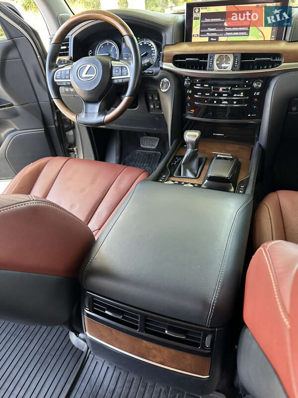 Позашляховик / Кросовер Lexus LX 2016 в Дніпрі