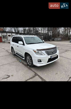 Позашляховик / Кросовер Lexus LX 2010 в 
