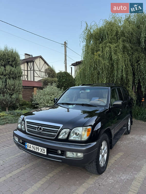 Внедорожник / Кроссовер Lexus LX 2004 в 