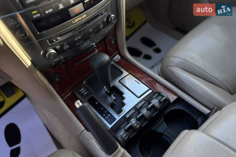 Позашляховик / Кросовер Lexus LX 2008 в Мукачевому