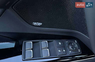 Позашляховик / Кросовер Lexus LX 2025 в 