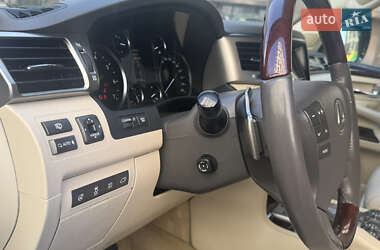 Позашляховик / Кросовер Lexus LX 2012 в 