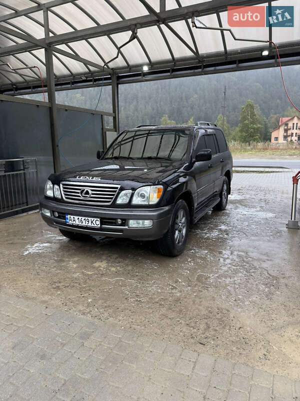 Позашляховик / Кросовер Lexus LX 2004 в 