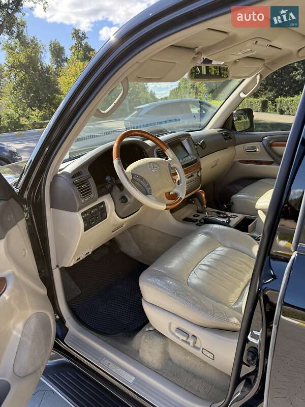 Внедорожник / Кроссовер Lexus LX 2004 в Буче