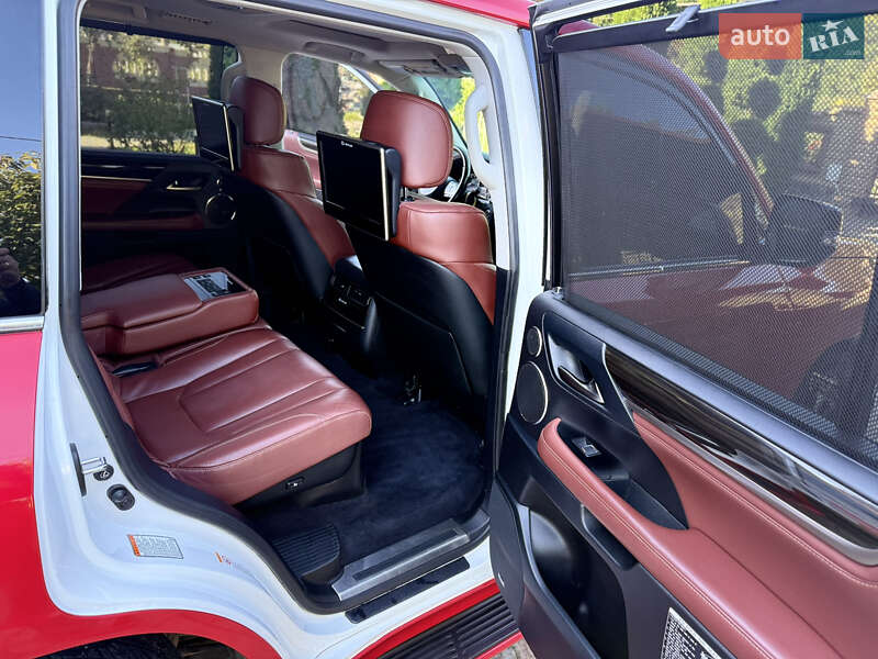 Позашляховик / Кросовер Lexus LX 2017 в Чернівцях