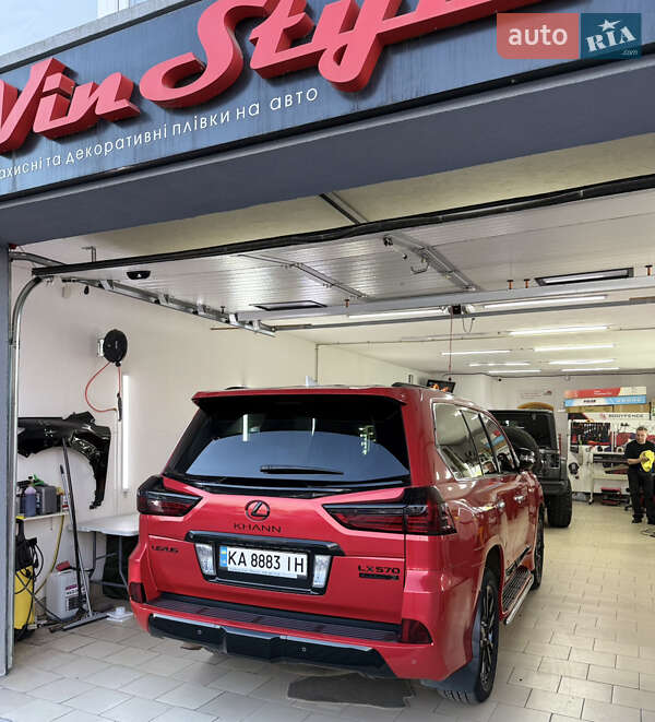 Позашляховик / Кросовер Lexus LX 2017 в Чернівцях