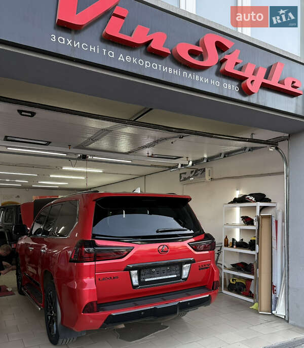 Позашляховик / Кросовер Lexus LX 2017 в Чернівцях