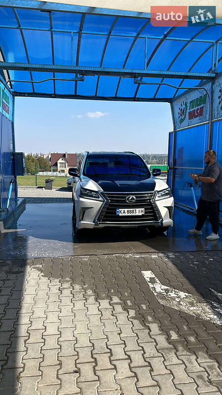 Позашляховик / Кросовер Lexus LX 2017 в Чернівцях