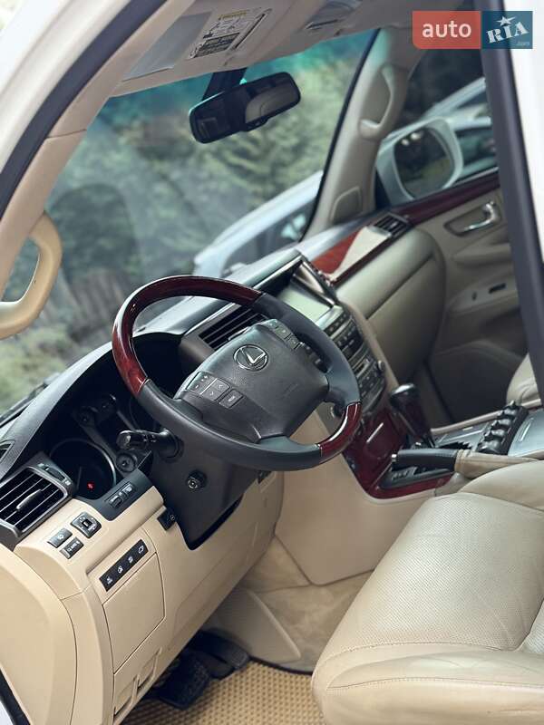 Позашляховик / Кросовер Lexus LX 2008 в Львові