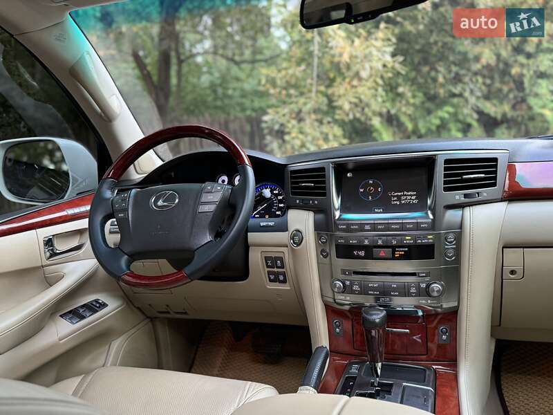 Позашляховик / Кросовер Lexus LX 2008 в Львові
