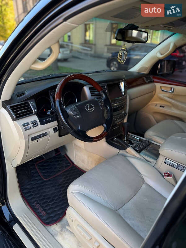 Позашляховик / Кросовер Lexus LX 2008 в Полтаві