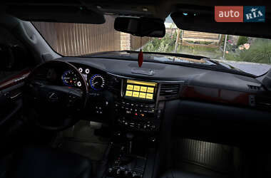Позашляховик / Кросовер Lexus LX 2010 в 