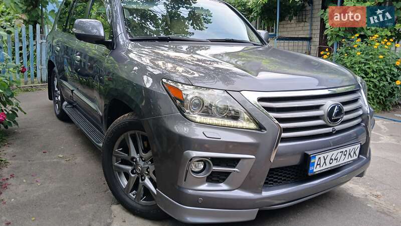 Позашляховик / Кросовер Lexus LX 2013 в 