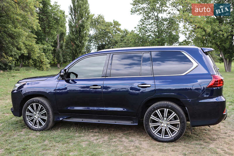 Позашляховик / Кросовер Lexus LX 2016 в Марганці