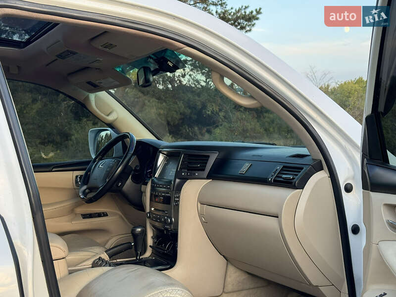 Внедорожник / Кроссовер Lexus LX 2008 в Днепре