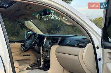 Позашляховик / Кросовер Lexus LX 2008 в 