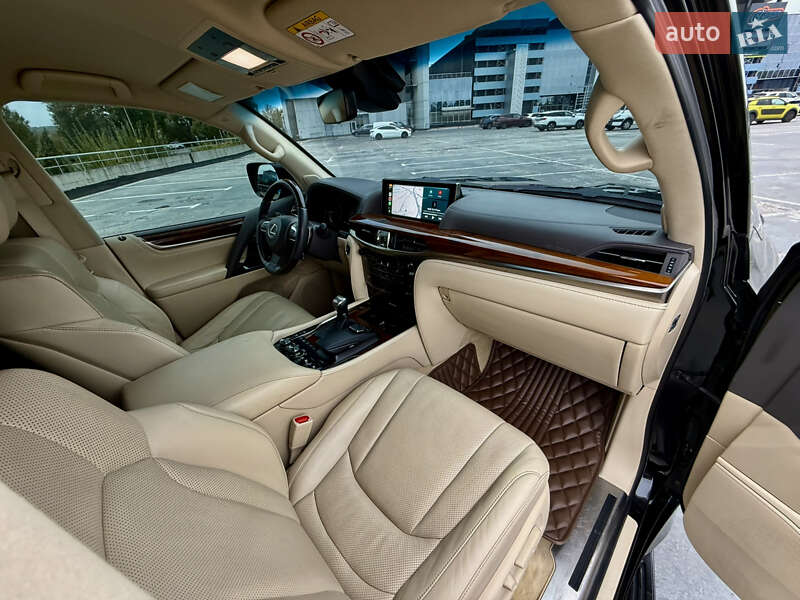 Позашляховик / Кросовер Lexus LX 2016 в Києві