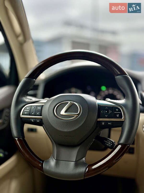 Позашляховик / Кросовер Lexus LX 2016 в Києві