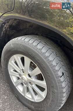 Позашляховик / Кросовер Lexus LX 2004 в 