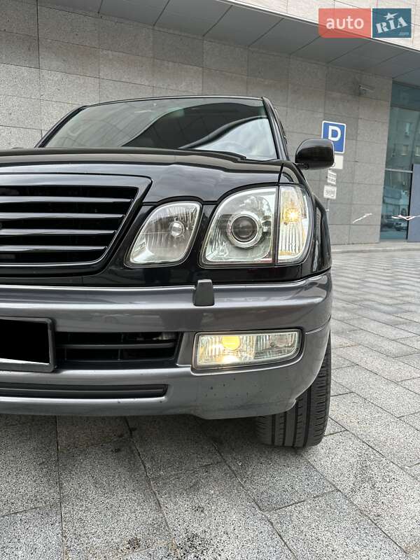 Внедорожник / Кроссовер Lexus LX 2004 в Киеве