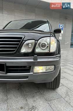 Внедорожник / Кроссовер Lexus LX 2004 в 