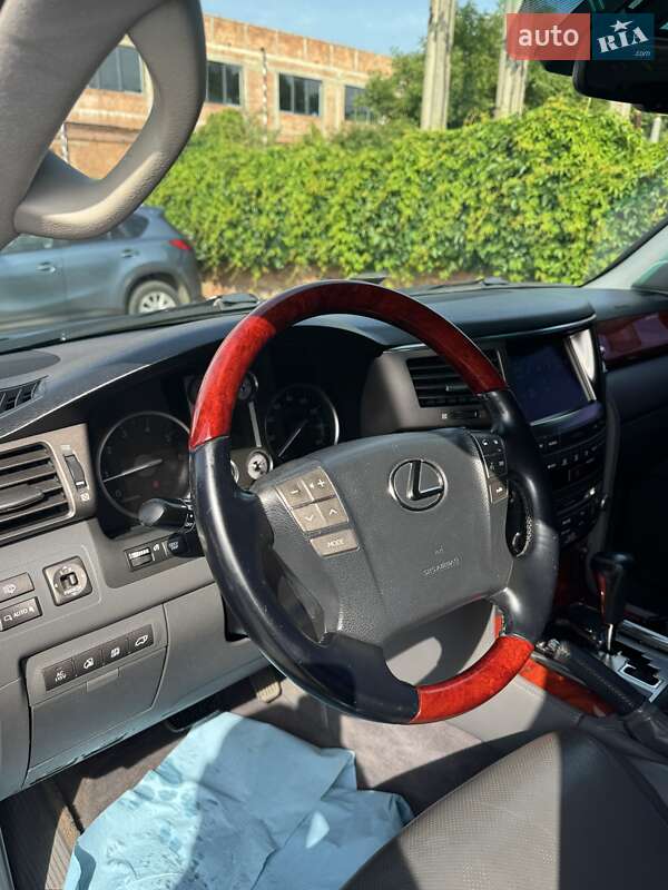 Внедорожник / Кроссовер Lexus LX 2008 в Черновцах