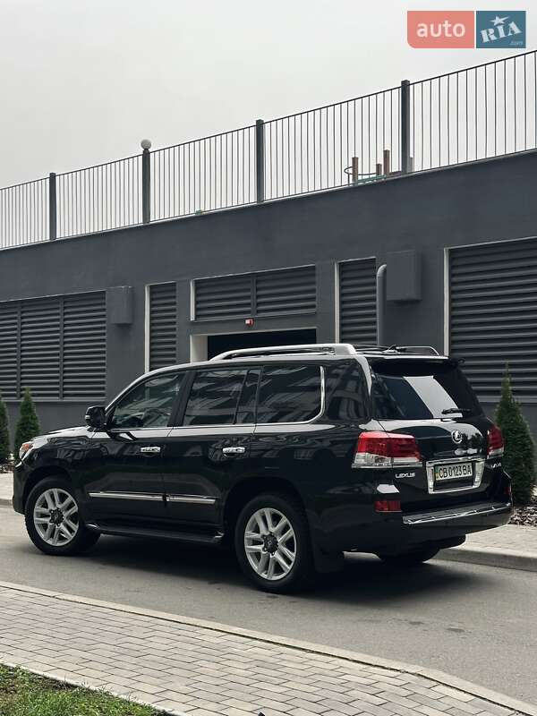 Позашляховик / Кросовер Lexus LX 2015 в Чернігові