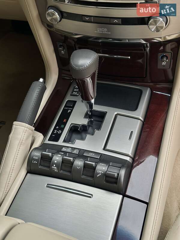 Позашляховик / Кросовер Lexus LX 2015 в Чернігові