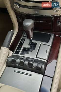 Позашляховик / Кросовер Lexus LX 2015 в 