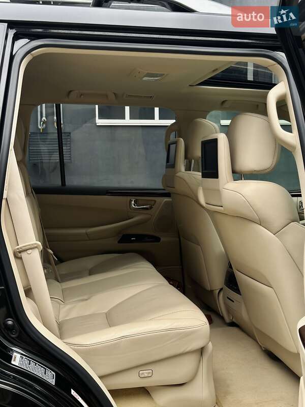 Позашляховик / Кросовер Lexus LX 2015 в Чернігові