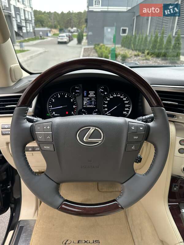 Позашляховик / Кросовер Lexus LX 2015 в Чернігові