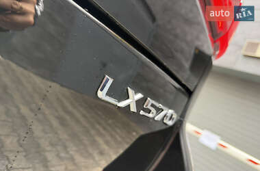 Позашляховик / Кросовер Lexus LX 2021 в 