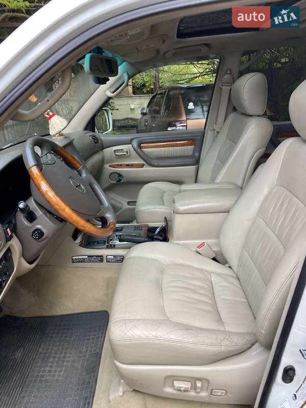 Внедорожник / Кроссовер Lexus LX 2004 в Одессе