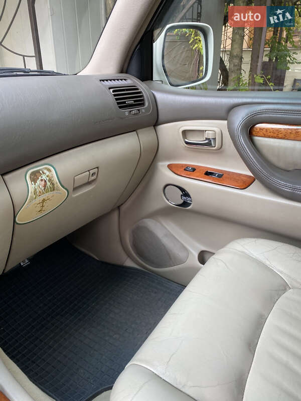 Внедорожник / Кроссовер Lexus LX 2004 в Одессе