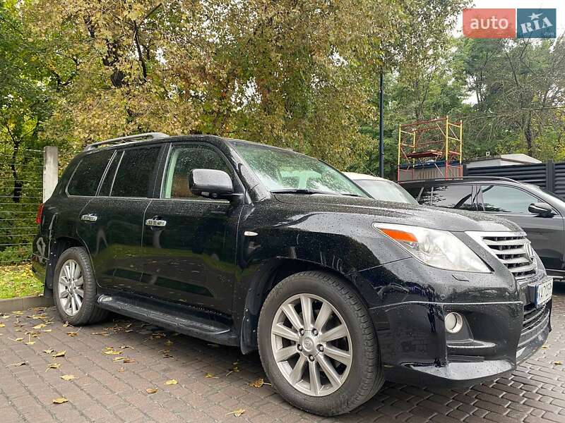 Внедорожник / Кроссовер Lexus LX 2010 в Киеве
