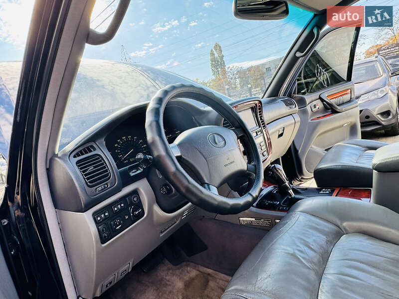 Внедорожник / Кроссовер Lexus LX 1999 в Одессе