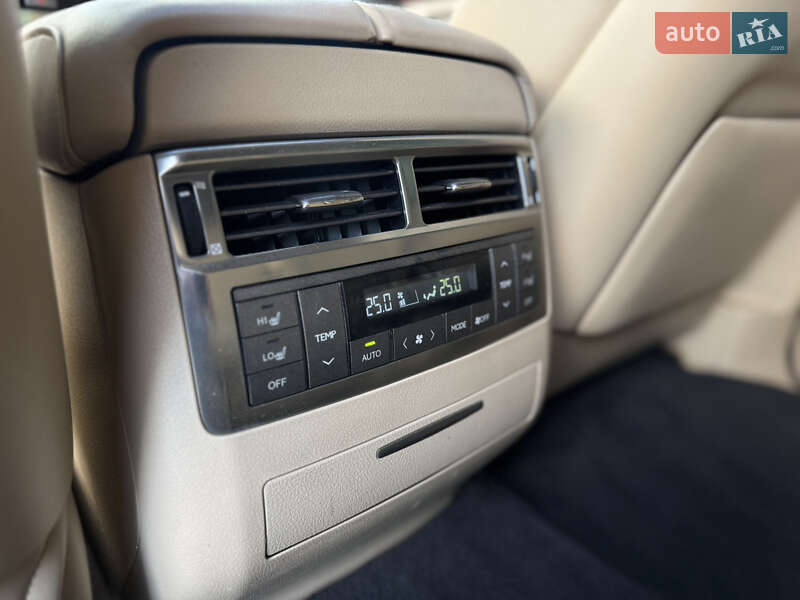 Позашляховик / Кросовер Lexus LX 2008 в Харкові