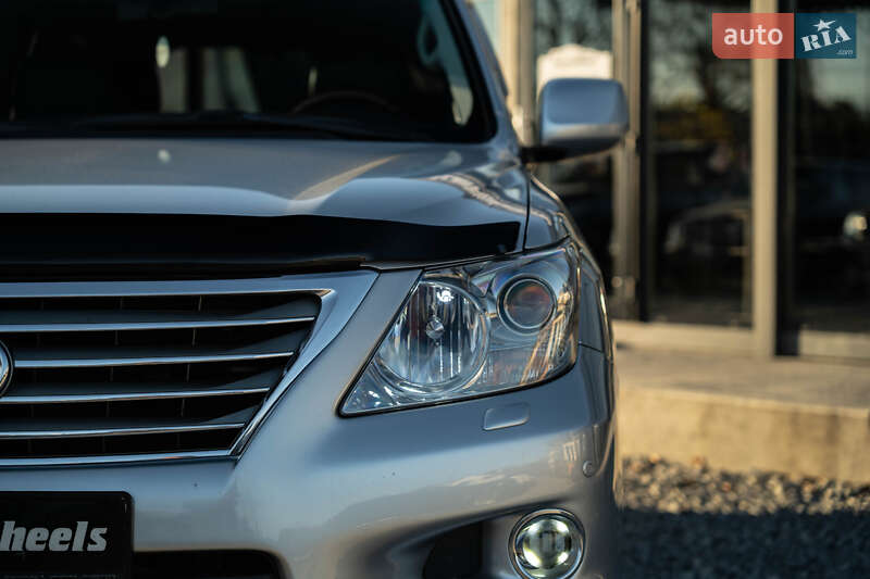 Позашляховик / Кросовер Lexus LX 2008 в Чернівцях