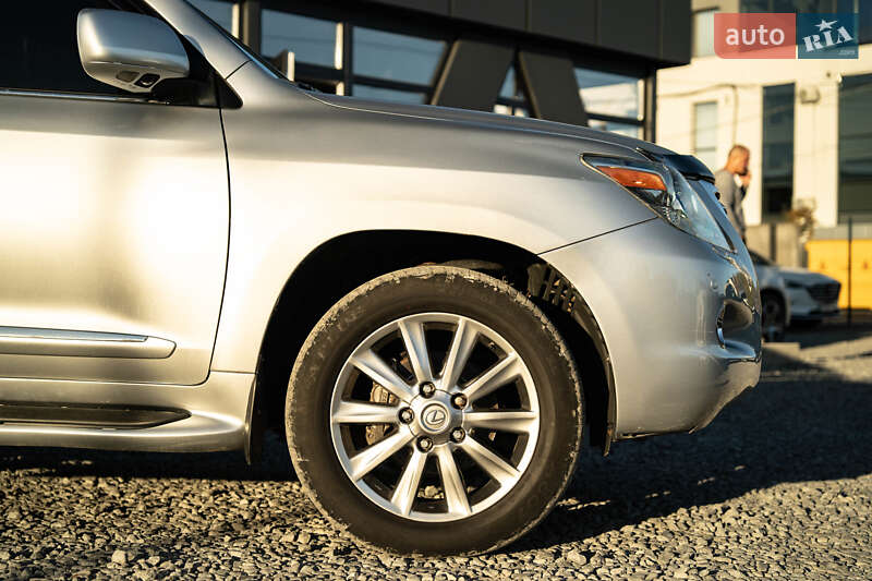 Позашляховик / Кросовер Lexus LX 2008 в Чернівцях