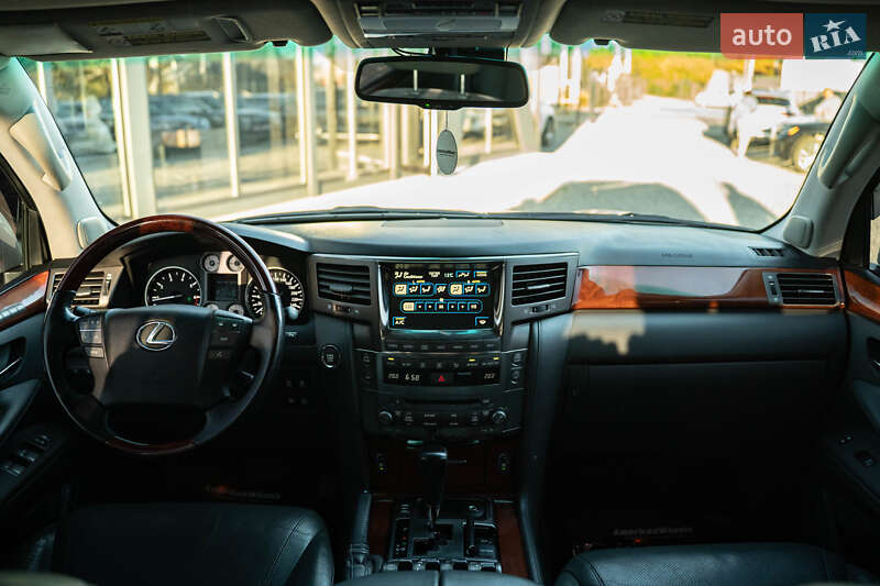 Позашляховик / Кросовер Lexus LX 2008 в Чернівцях