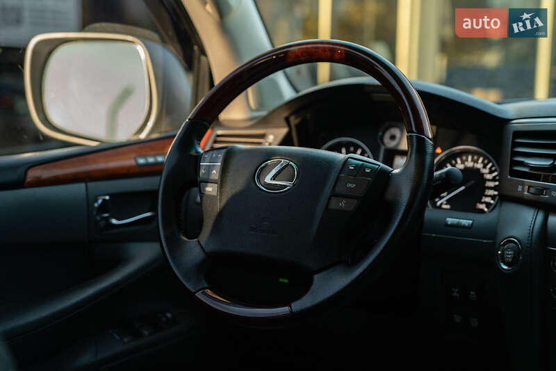 Позашляховик / Кросовер Lexus LX 2008 в Чернівцях