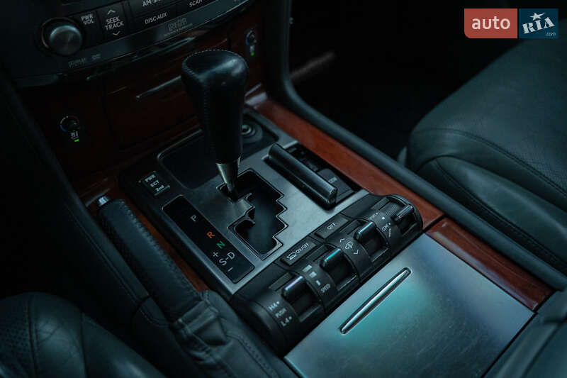 Позашляховик / Кросовер Lexus LX 2008 в Чернівцях