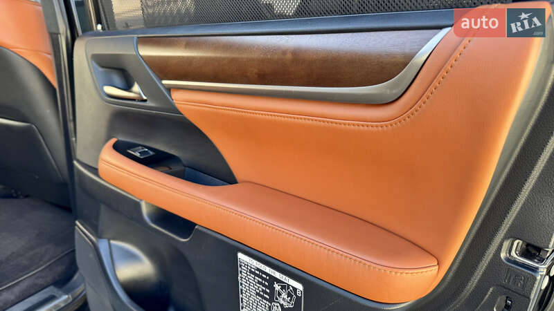 Позашляховик / Кросовер Lexus LX 2018 в Івано-Франківську