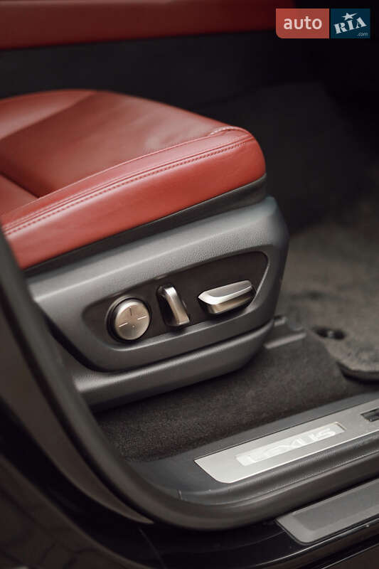 Позашляховик / Кросовер Lexus LX 2024 в Житомирі