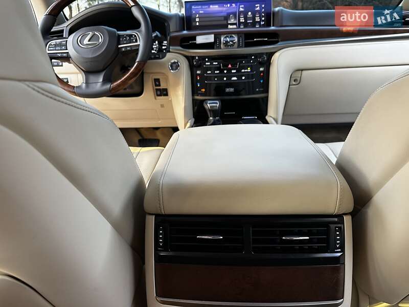 Позашляховик / Кросовер Lexus LX 2015 в Києві