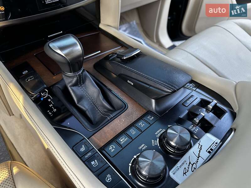 Позашляховик / Кросовер Lexus LX 2015 в Києві