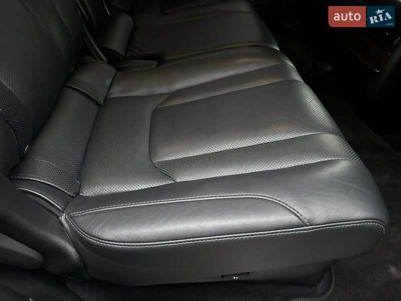 Позашляховик / Кросовер Lexus LX 2016 в Чернівцях