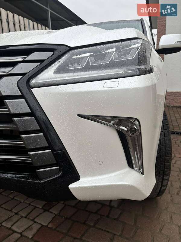 Позашляховик / Кросовер Lexus LX 2016 в Чернівцях