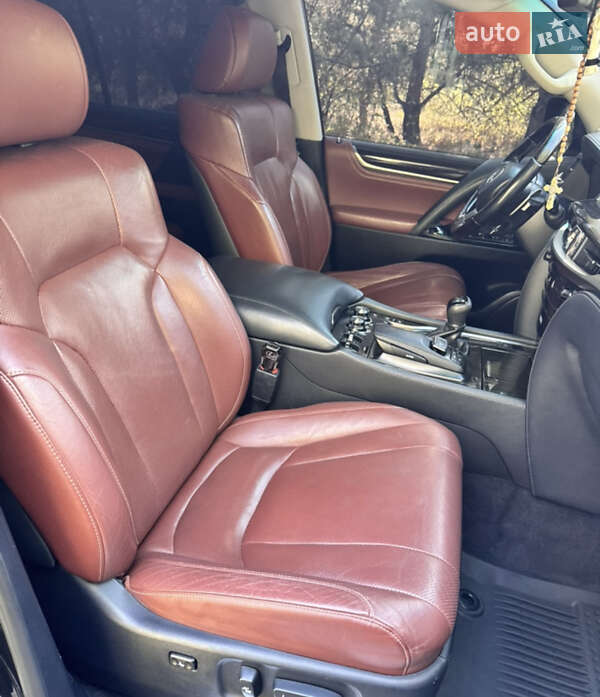 Позашляховик / Кросовер Lexus LX 2016 в Дніпрі